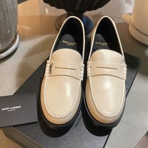 Saint Laurent Le Loafers in Pearl/White EU Size 39.5